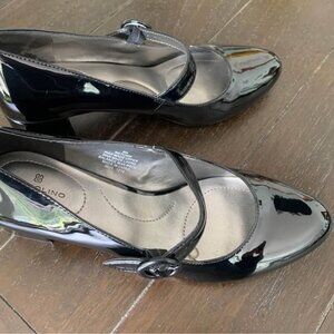 Bandolino black pumps